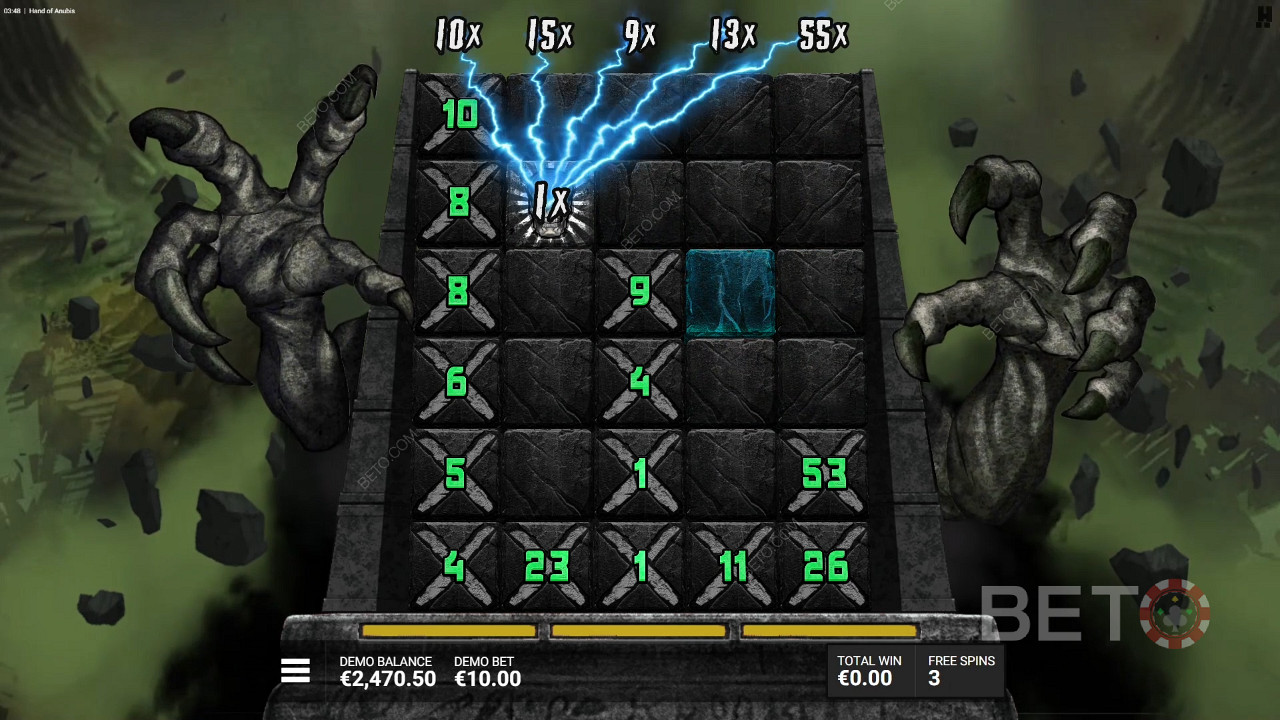 A Mighty Skull boosts Multipliers on all reels in the Judgement Bonus